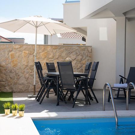 Apartment Funtastic With Private Pool โนวาลยา ภายนอก รูปภาพ
