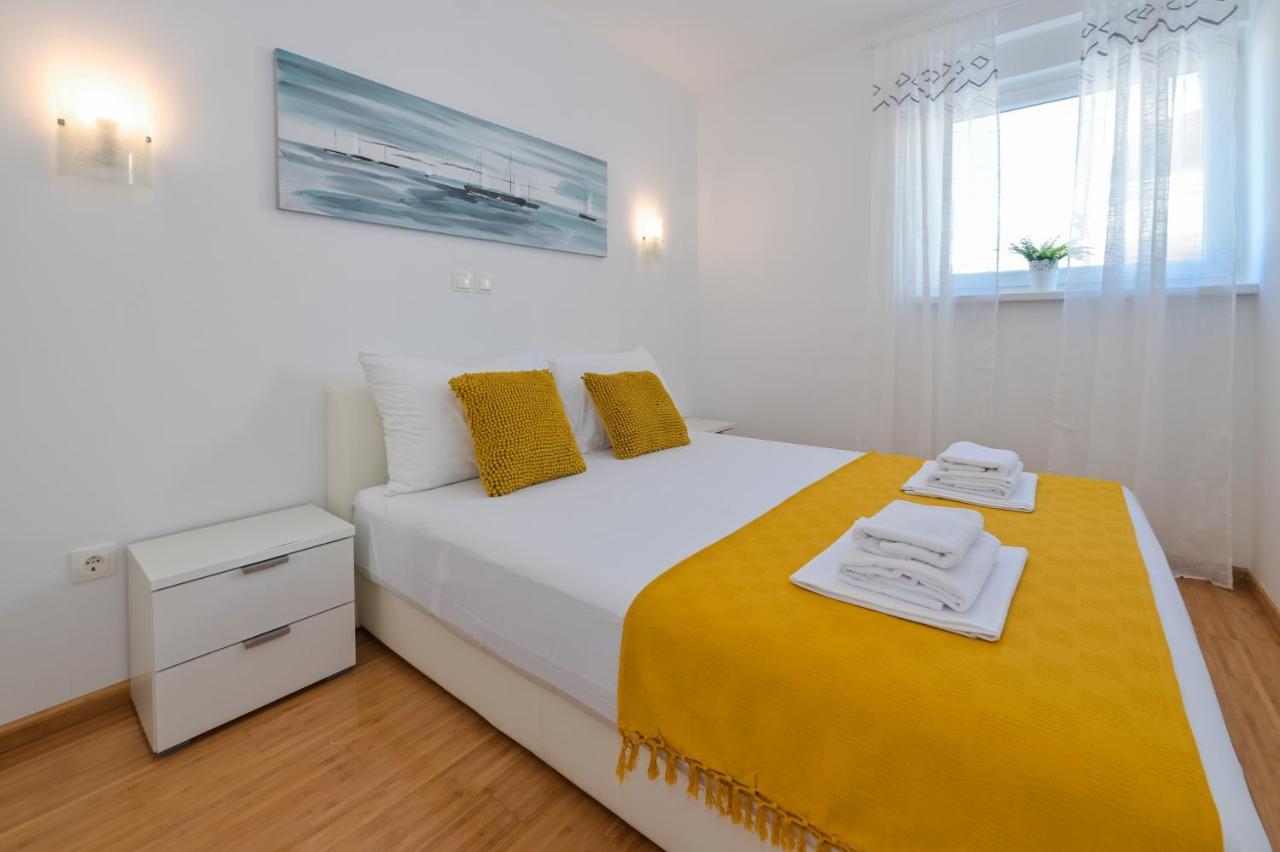 Apartment Funtastic With Private Pool โนวาลยา ภายนอก รูปภาพ