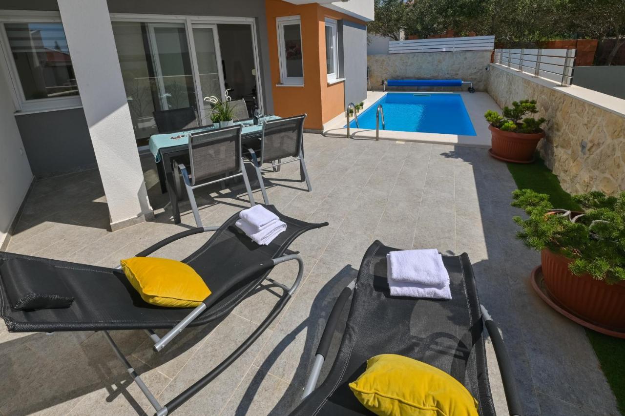 Apartment Funtastic With Private Pool โนวาลยา ภายนอก รูปภาพ