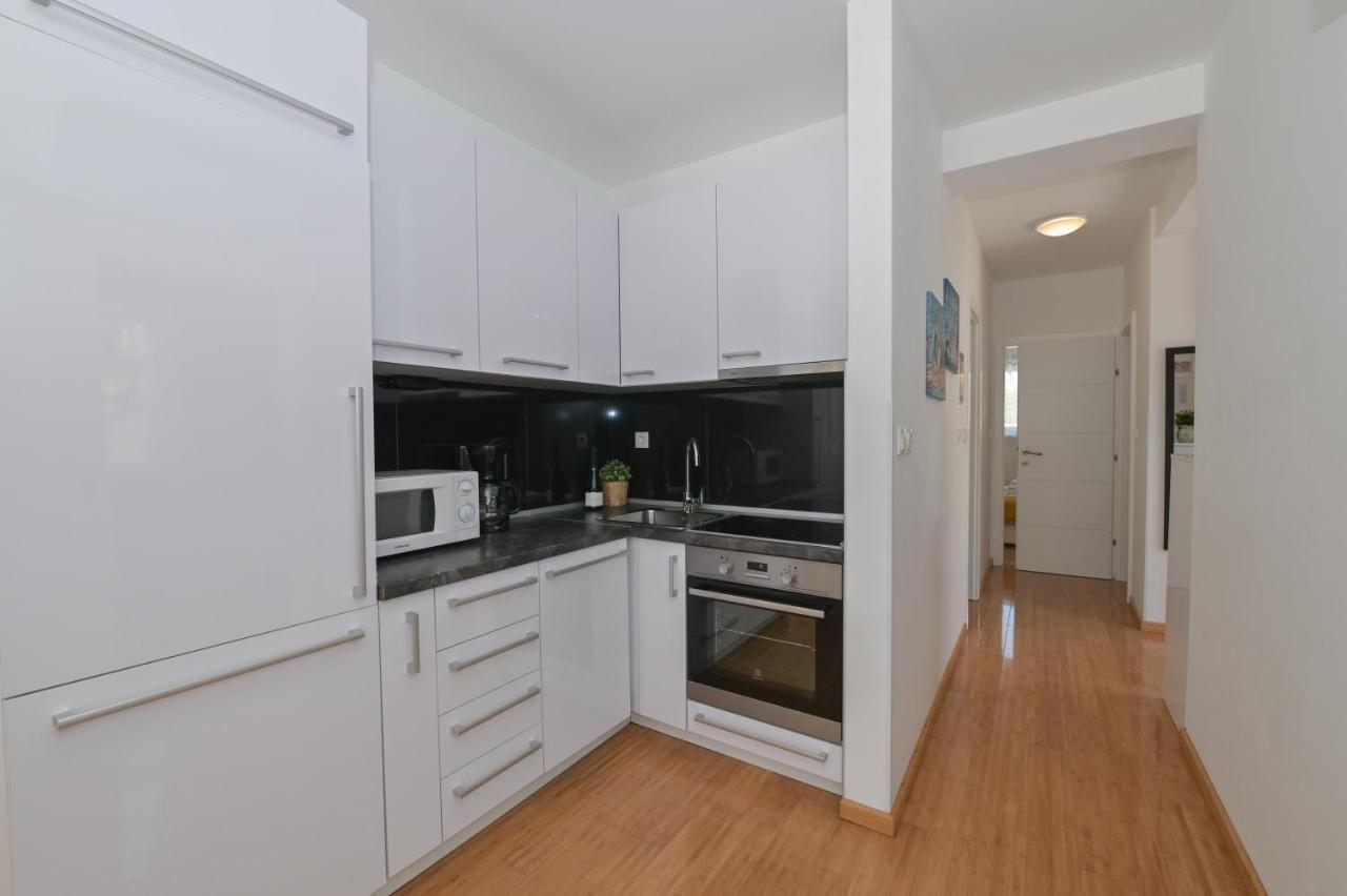 Apartment Funtastic With Private Pool โนวาลยา ภายนอก รูปภาพ