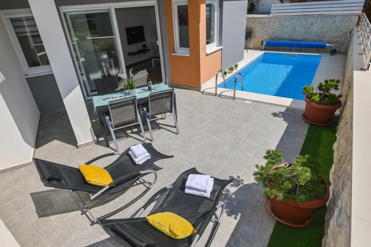 Apartment Funtastic With Private Pool โนวาลยา ภายนอก รูปภาพ
