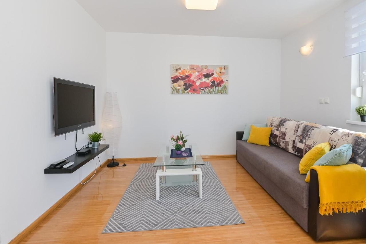 Apartment Funtastic With Private Pool โนวาลยา ภายนอก รูปภาพ