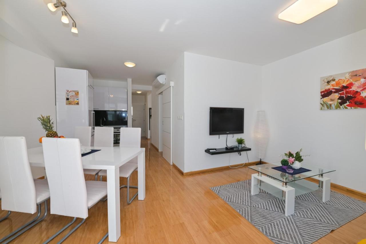 Apartment Funtastic With Private Pool โนวาลยา ภายนอก รูปภาพ