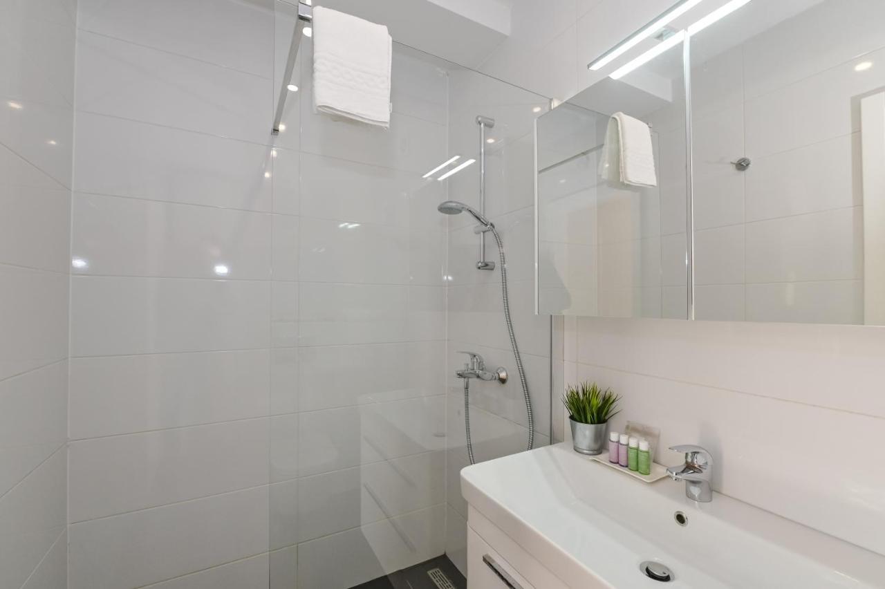 Apartment Funtastic With Private Pool โนวาลยา ภายนอก รูปภาพ