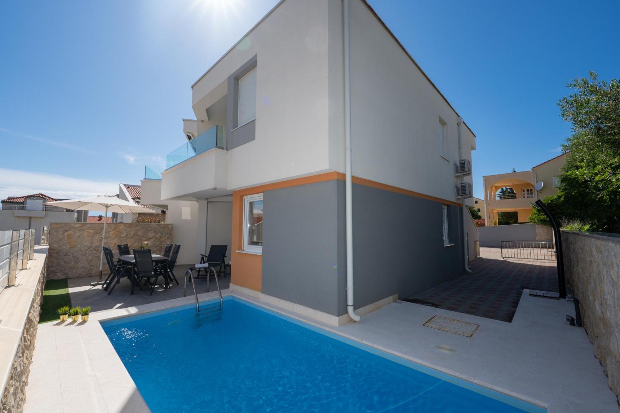 Apartment Funtastic With Private Pool โนวาลยา ภายนอก รูปภาพ
