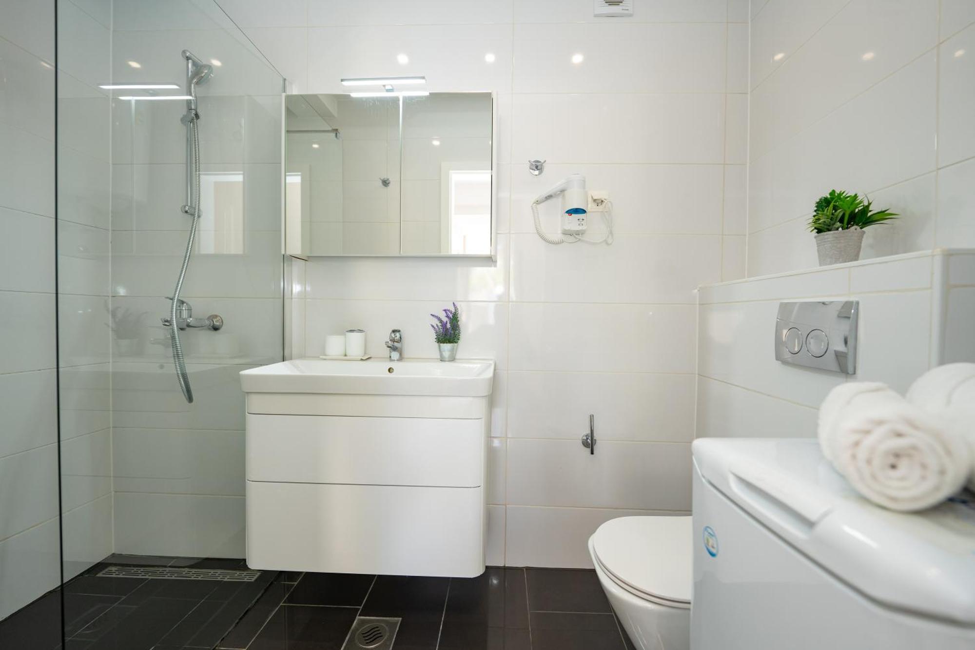 Apartment Funtastic With Private Pool โนวาลยา ภายนอก รูปภาพ