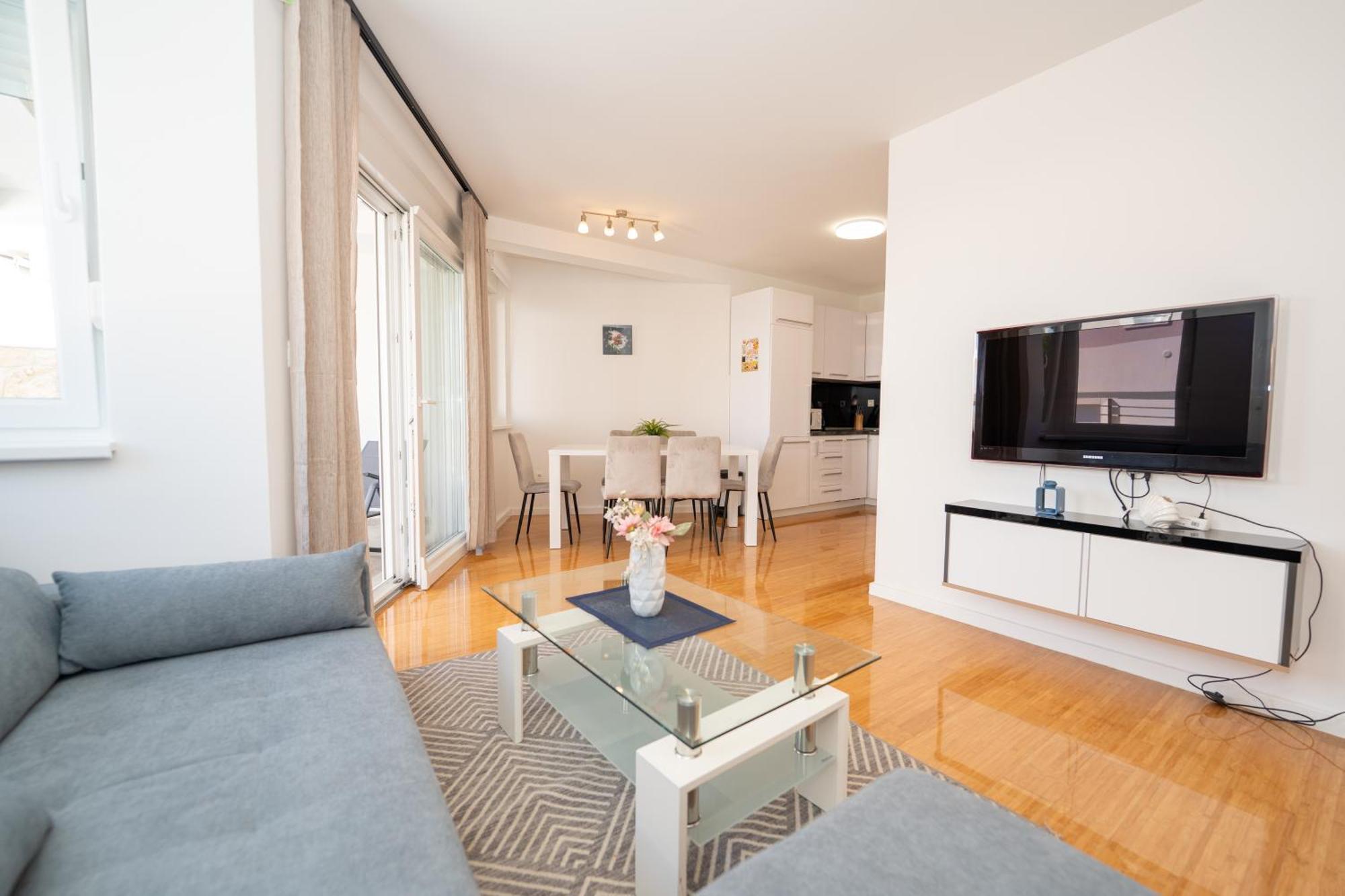 Apartment Funtastic With Private Pool โนวาลยา ภายนอก รูปภาพ