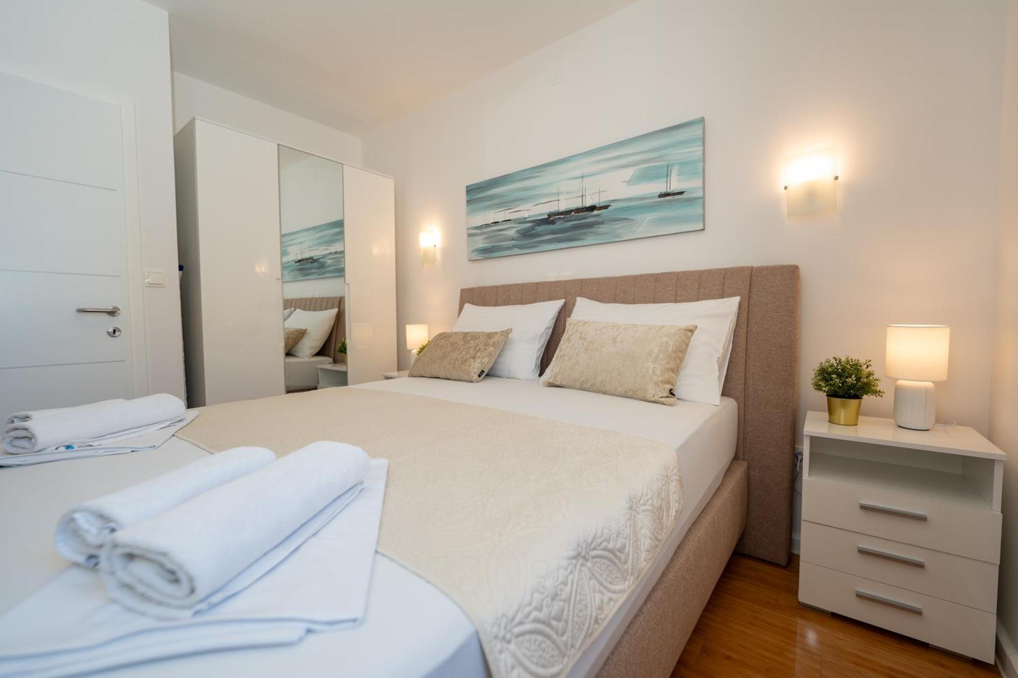 Apartment Funtastic With Private Pool โนวาลยา ภายนอก รูปภาพ